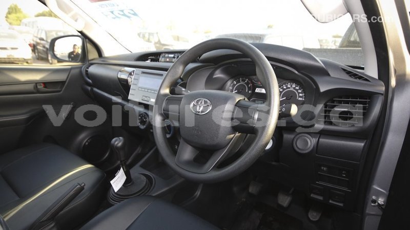 Big with watermark toyota hilux estuaire import dubai 5756