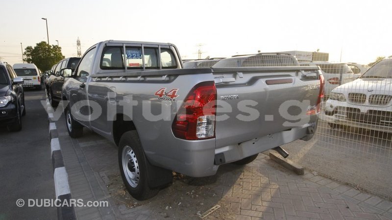 Big with watermark toyota hilux estuaire import dubai 5756