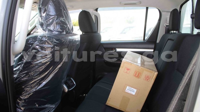 Big with watermark toyota hilux estuaire import dubai 5757