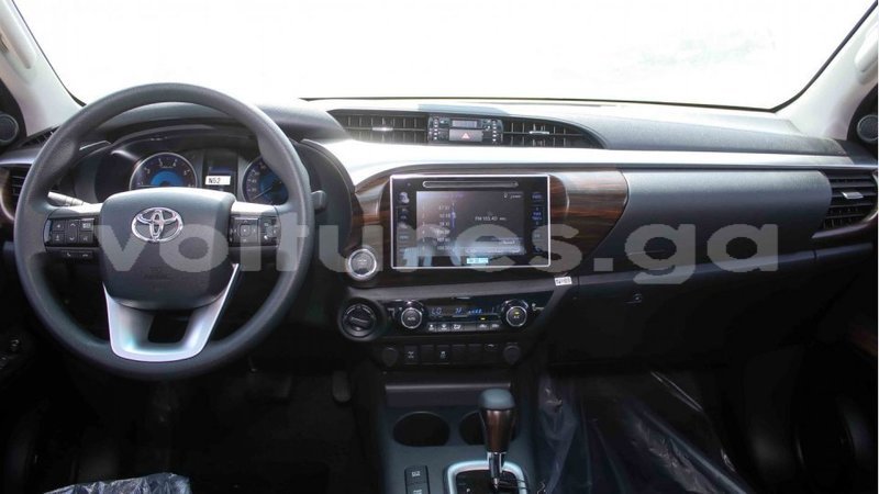 Big with watermark toyota hilux estuaire import dubai 5757