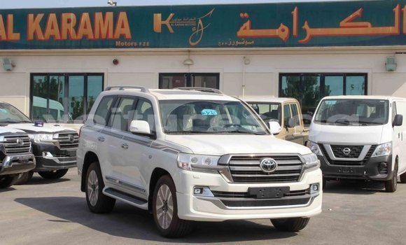 Acheter Import Voiture Toyota Land Cruiser Blanc à Import - Dubai, Estuaire Acheter Import Voiture Toyota Land Cruiser Blanc à Import - Dubai, Estuaire