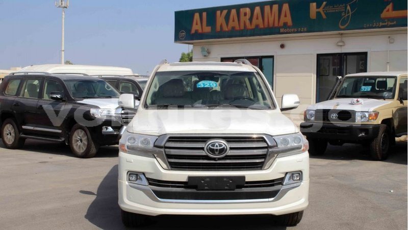 Big with watermark toyota land cruiser estuaire import dubai 5758