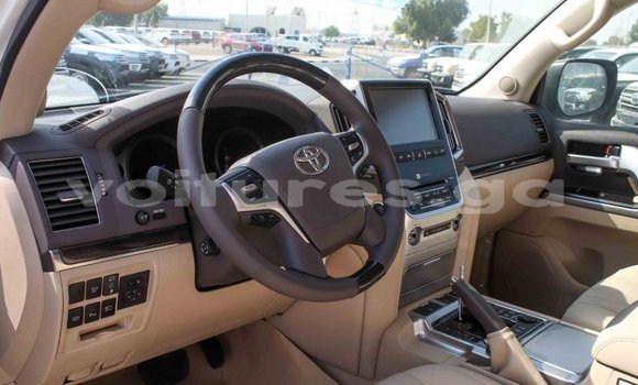 Acheter Import Voiture Toyota Land Cruiser Blanc à Import - Dubai, Estuaire Acheter Import Voiture Toyota Land Cruiser Blanc à Import - Dubai, Estuaire