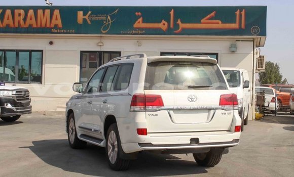 Acheter Import Voiture Toyota Land Cruiser Blanc à Import - Dubai, Estuaire Acheter Import Voiture Toyota Land Cruiser Blanc à Import - Dubai, Estuaire