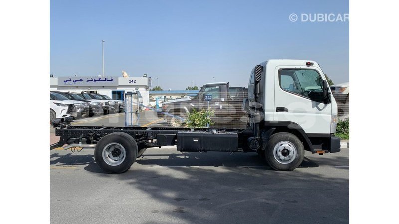 Big with watermark mitsubishi i estuaire import dubai 5759