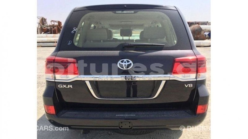 Big with watermark toyota land cruiser estuaire import dubai 5762