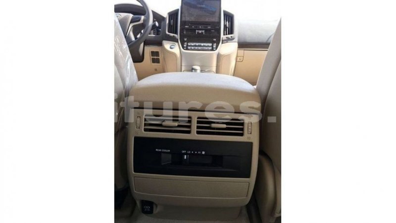 Big with watermark toyota land cruiser estuaire import dubai 5762