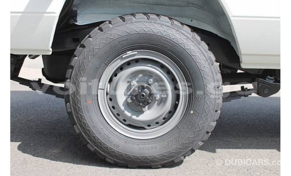 Buy Import Toyota Land Cruiser White Car in Import - Dubai in Estuary Buy Import Toyota Land Cruiser White Car in Import - Dubai in Estuary