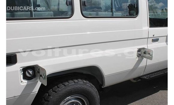 Buy Import Toyota Land Cruiser White Car in Import - Dubai in Estuary Buy Import Toyota Land Cruiser White Car in Import - Dubai in Estuary