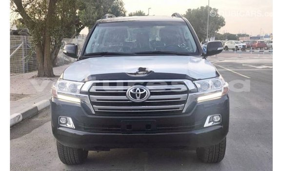 Acheter Import Voiture Toyota Land Cruiser Noir à Import - Dubai, Estuaire Acheter Import Voiture Toyota Land Cruiser Noir à Import - Dubai, Estuaire