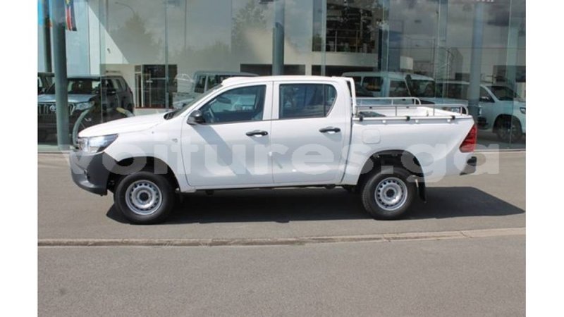 Big with watermark toyota hilux estuaire import dubai 5766