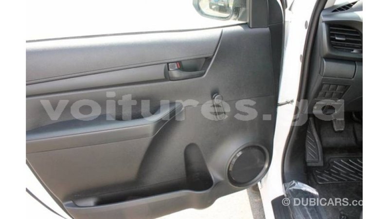 Big with watermark toyota hilux estuaire import dubai 5766