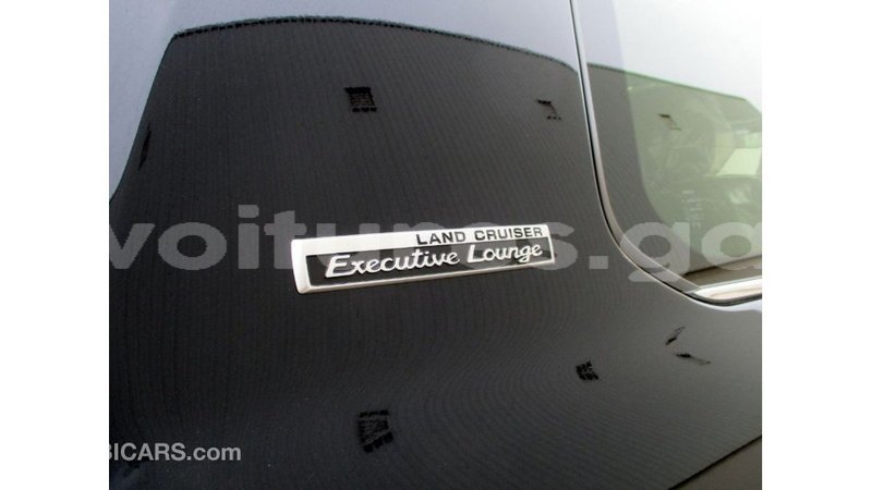 Big with watermark toyota land cruiser estuaire import dubai 5767