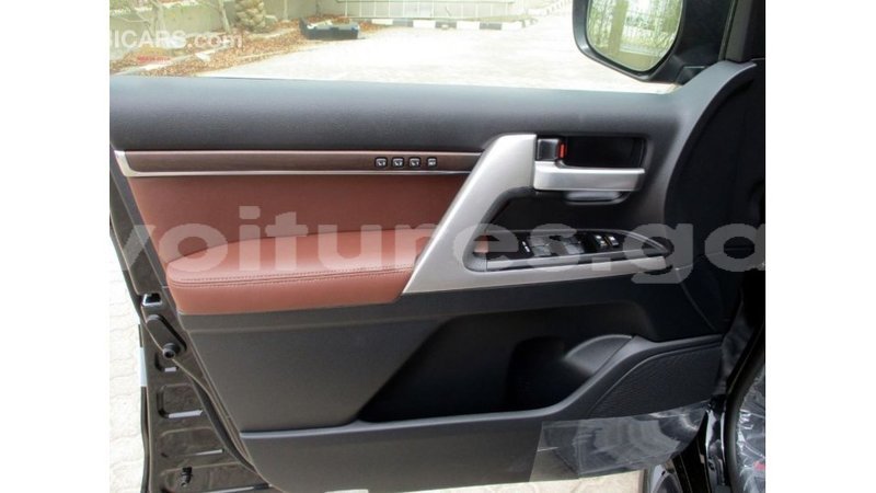 Big with watermark toyota land cruiser estuaire import dubai 5767