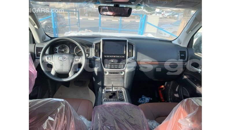 Big with watermark toyota land cruiser estuaire import dubai 5767