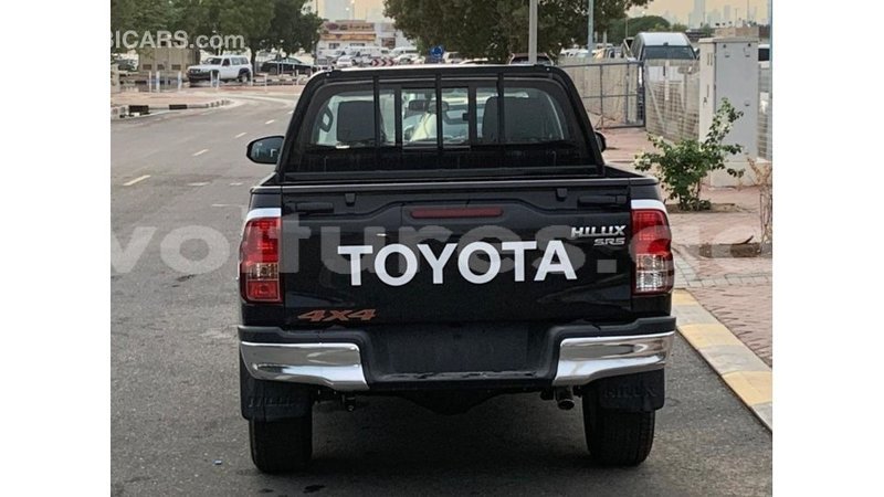 Big with watermark toyota hilux estuaire import dubai 5768