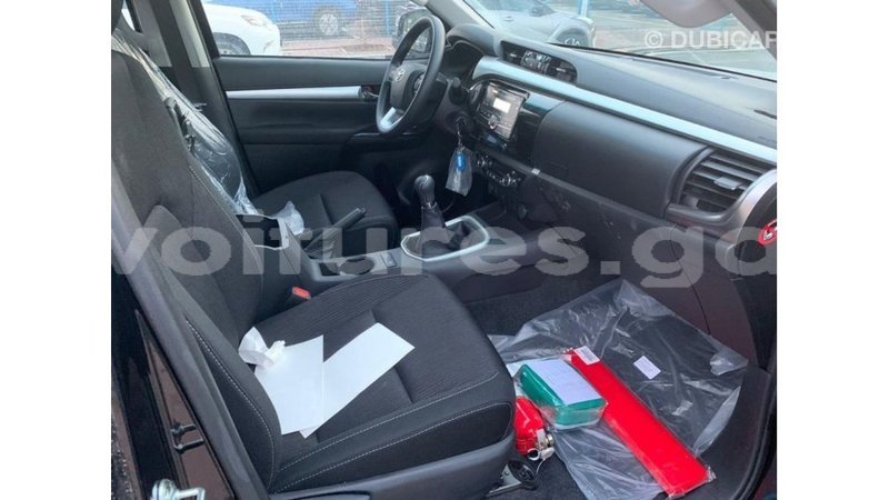 Big with watermark toyota hilux estuaire import dubai 5768