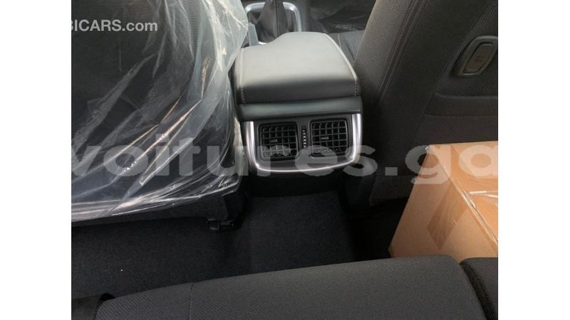 Big with watermark toyota hilux estuaire import dubai 5768