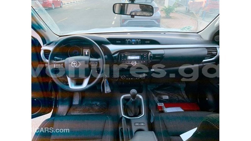 Big with watermark toyota hilux estuaire import dubai 5768