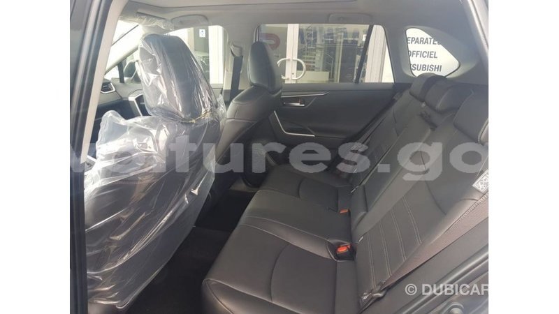 Big with watermark toyota hiace estuaire import dubai 5770