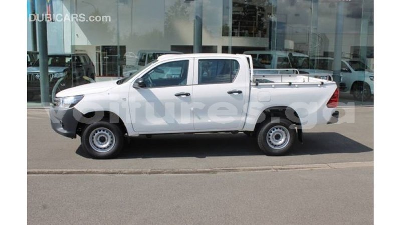 Big with watermark toyota hilux estuaire import dubai 5771