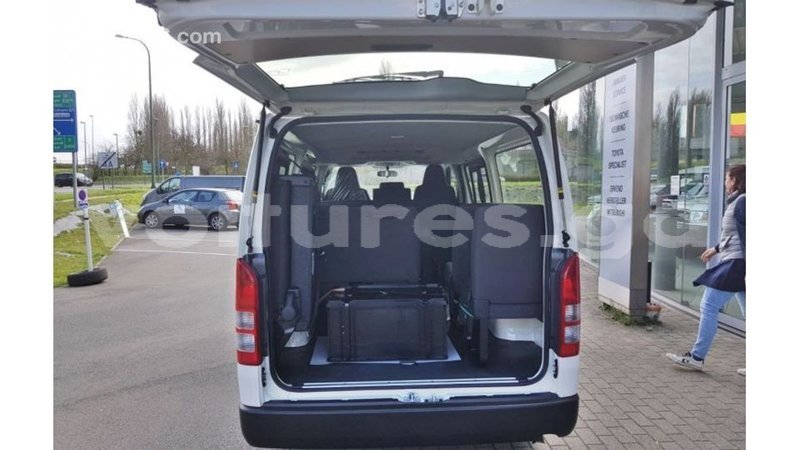 Big with watermark toyota hiace estuaire import dubai 5775