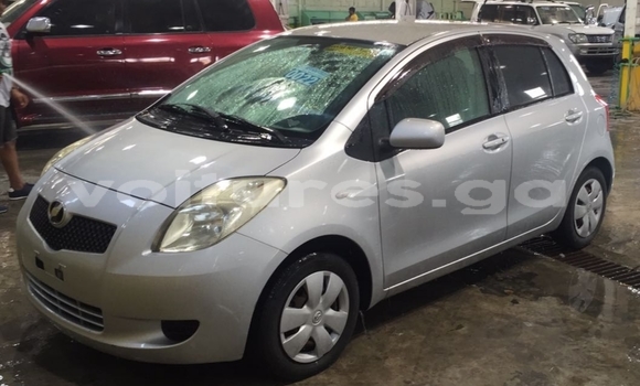 Sayi Na hannu Toyota Yaris Azurfa Mota in Libreville a estuary Sayi Na hannu Toyota Yaris Azurfa Mota in Libreville a estuary