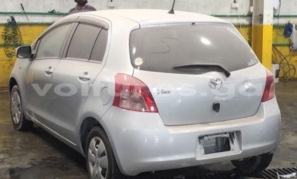 Sayi Na hannu Toyota Yaris Azurfa Mota in Libreville a estuary Sayi Na hannu Toyota Yaris Azurfa Mota in Libreville a estuary