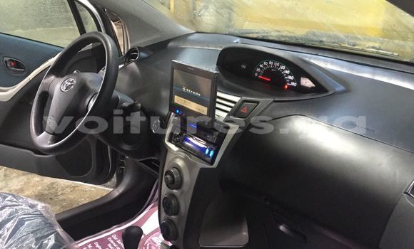 Sayi Na hannu Toyota Yaris Azurfa Mota in Libreville a estuary Sayi Na hannu Toyota Yaris Azurfa Mota in Libreville a estuary