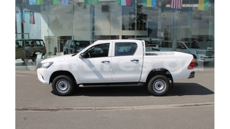 Big with watermark toyota hilux estuary import dubai 5781