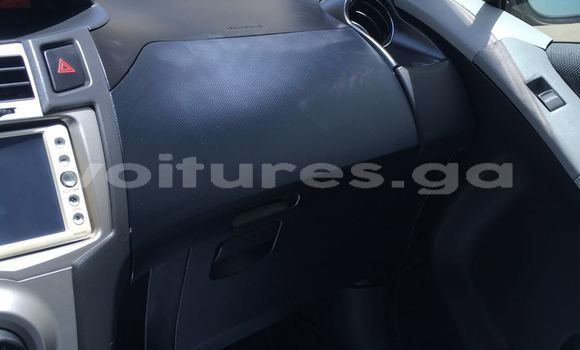 Sayi Na hannu Toyota Yaris Azurfa Mota in Libreville a estuary Sayi Na hannu Toyota Yaris Azurfa Mota in Libreville a estuary