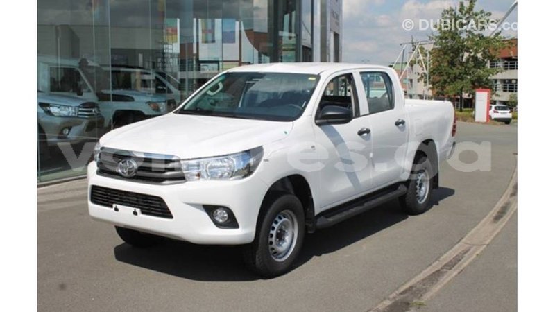 Big with watermark toyota hilux estuaire import dubai 5781