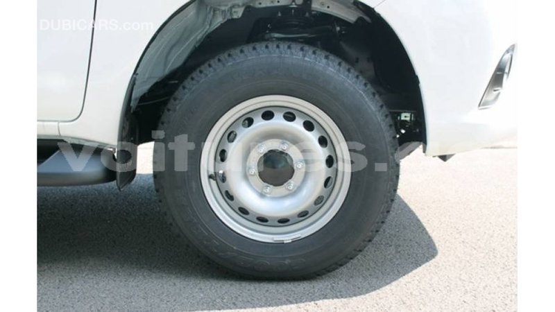 Big with watermark toyota hilux estuaire import dubai 5781