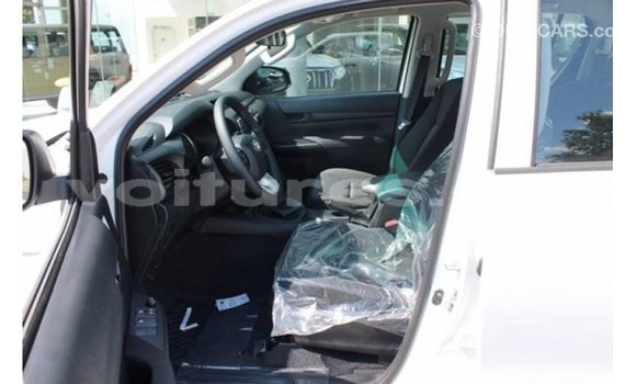 Acheter Import Voiture Toyota Hilux Blanc à Import - Dubai, Estuaire Acheter Import Voiture Toyota Hilux Blanc à Import - Dubai, Estuaire