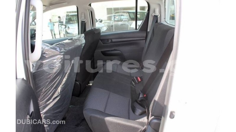 Big with watermark toyota hilux estuaire import dubai 5781