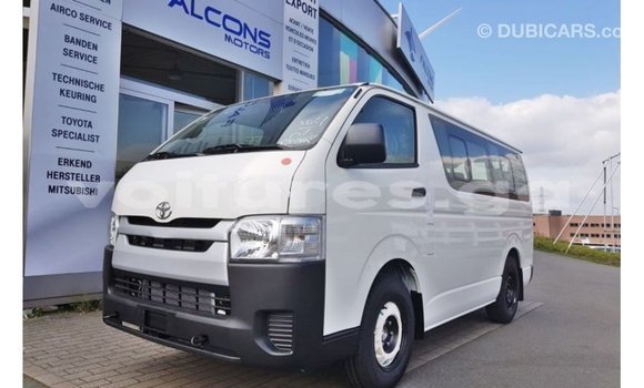 Acheter Import Voiture Toyota Hiace Blanc à Import - Dubai, Estuaire Acheter Import Voiture Toyota Hiace Blanc à Import - Dubai, Estuaire