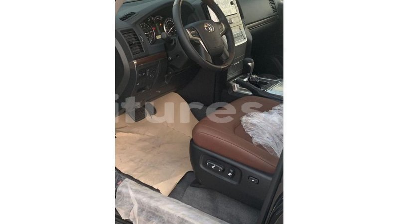 Big with watermark toyota land cruiser estuary import dubai 5783