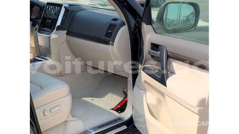 Big with watermark toyota land cruiser estuaire import dubai 5785