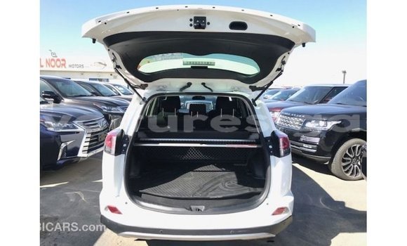 Sayi Imported Toyota HiAce White Babbar mota in Import - Dubai a estuary Sayi Imported Toyota HiAce White Babbar mota in Import - Dubai a estuary