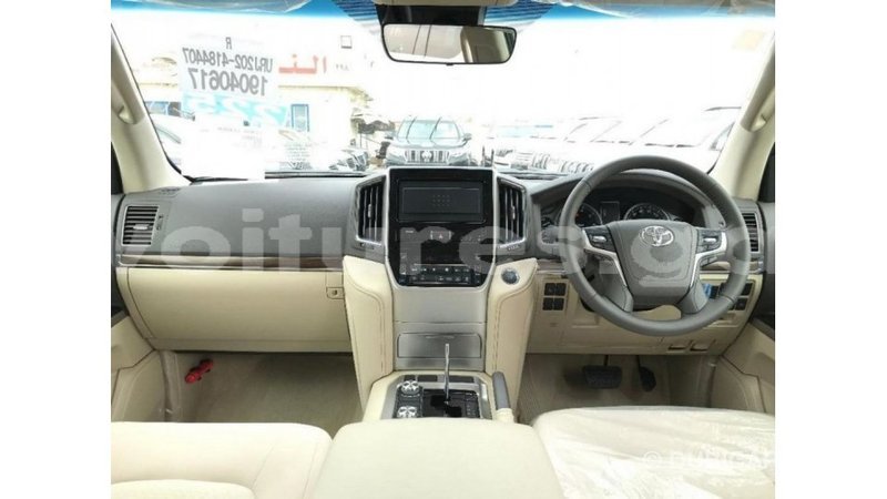 Big with watermark toyota land cruiser estuaire import dubai 5794