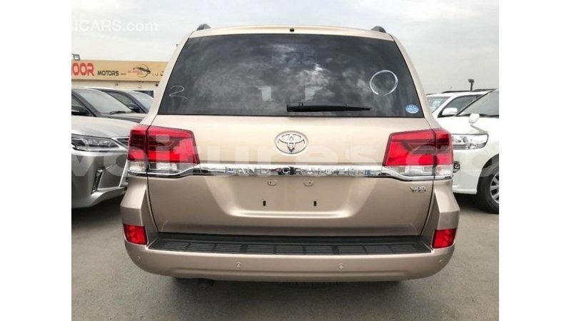 Big with watermark toyota land cruiser estuaire import dubai 5794