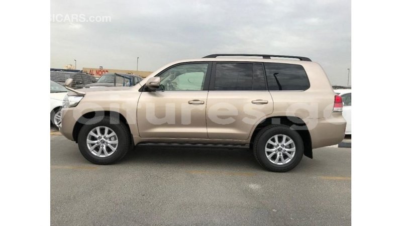 Big with watermark toyota land cruiser estuaire import dubai 5794