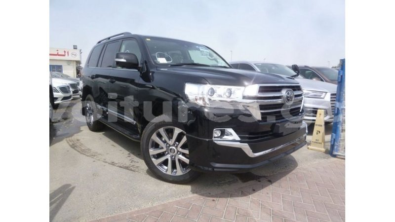 Big with watermark toyota land cruiser estuaire import dubai 5796