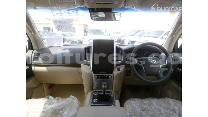 Big with watermark toyota land cruiser estuary import dubai 5796