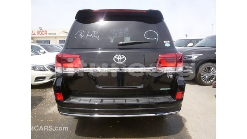 Big with watermark toyota land cruiser estuaire import dubai 5796