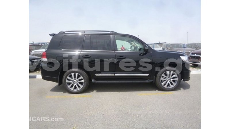 Big with watermark toyota land cruiser estuary import dubai 5796
