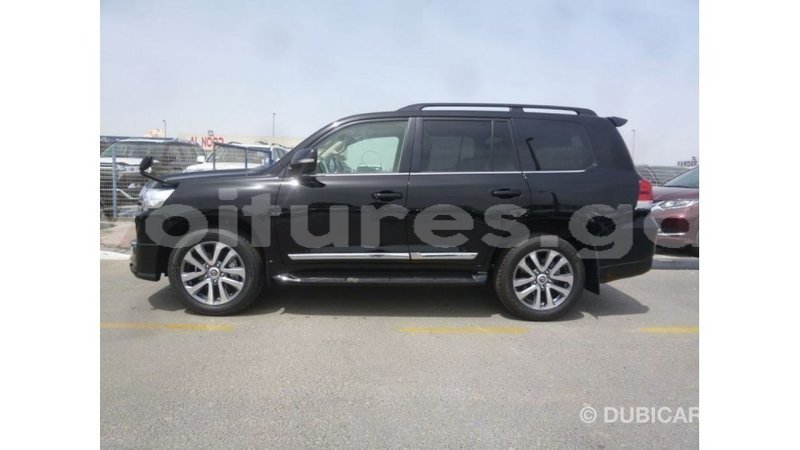 Big with watermark toyota land cruiser estuaire import dubai 5796