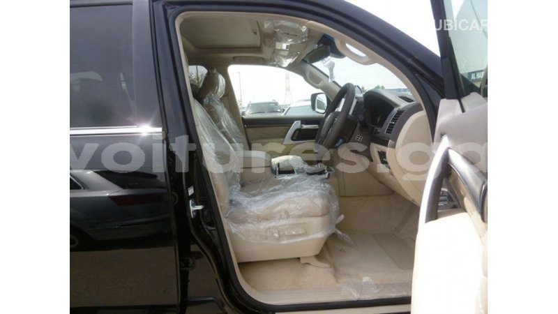 Big with watermark toyota land cruiser estuaire import dubai 5796