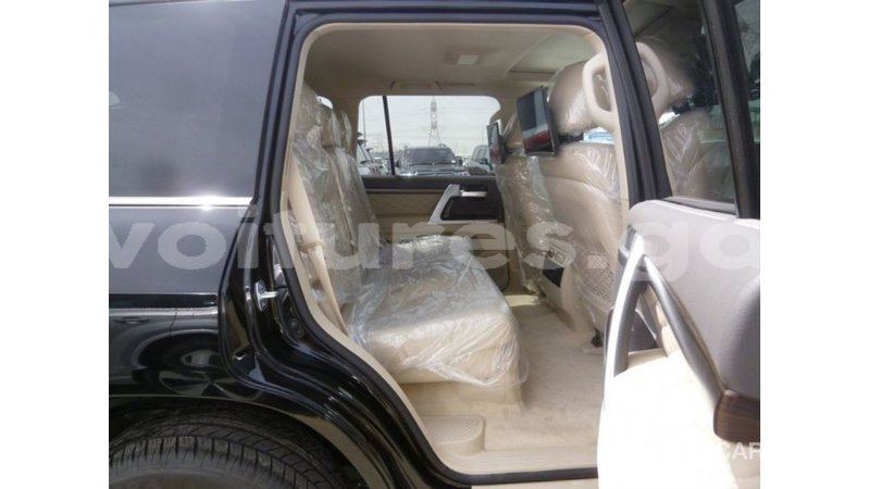 Big with watermark toyota land cruiser estuary import dubai 5796