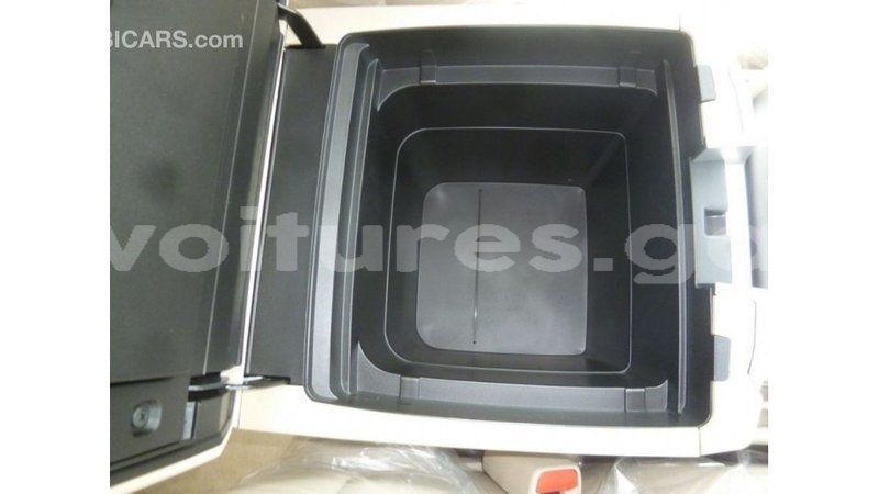 Big with watermark toyota land cruiser estuary import dubai 5796